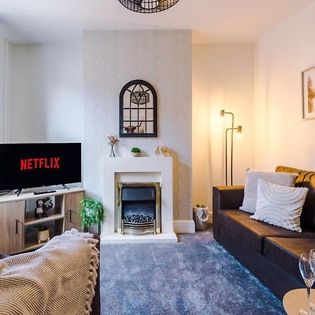 Bright Cottage: Chester City Centre Retreat for 6 Exterior photo