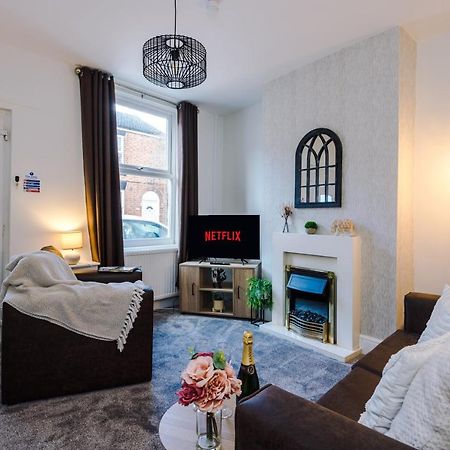 Bright Cottage: Chester City Centre Retreat for 6 Exterior photo