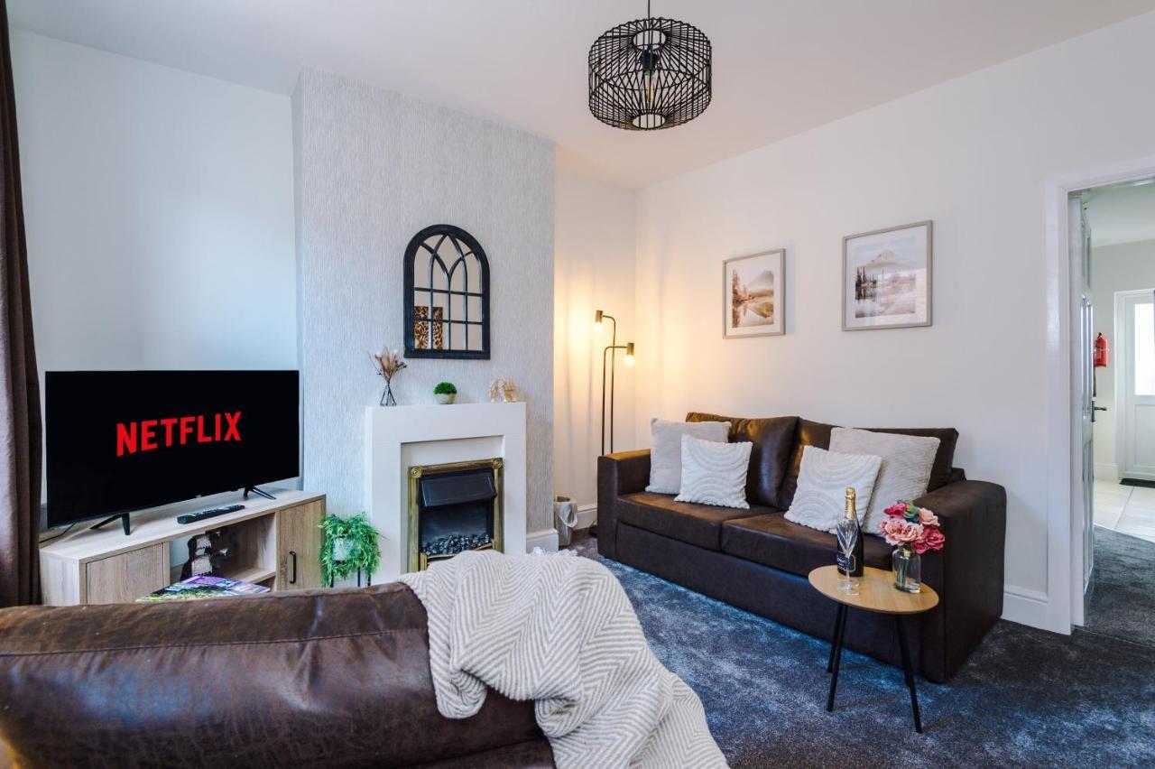 Bright Cottage: Chester City Centre Retreat for 6 Exterior photo