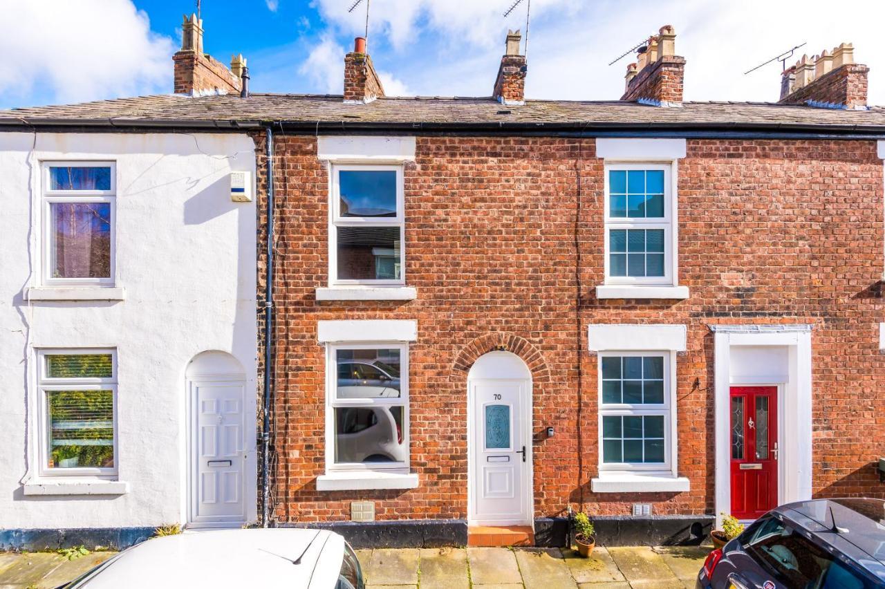 Bright Cottage: Chester City Centre Retreat for 6 Exterior photo