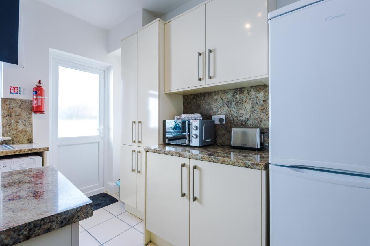 Bright Cottage: Chester City Centre Retreat for 6 Exterior photo